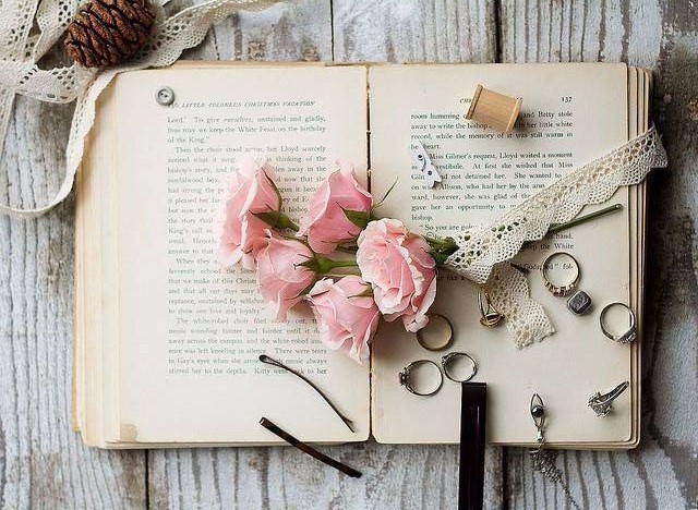 Бумажные книги: 5 причин читать именно их!